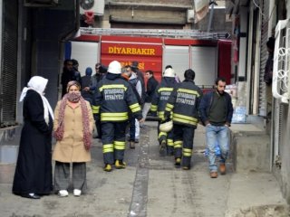 Diyarbakır Sur’da Eve Roket İsabet Etti