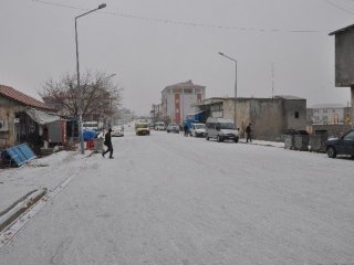 Yollar Buz Pistine Döndü