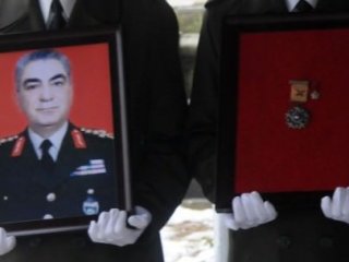 Özel Harp'in Kilit İsmi Defnedildi