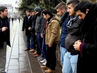 Polis müdürü, üniversitelileri böyle uyardı!