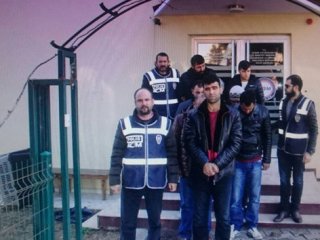 Çeşme'de İnsan Kaçakçıları Tutuklandı