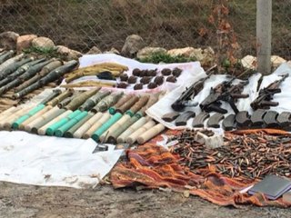 Traktör Römorkundan Cephane Çıktı