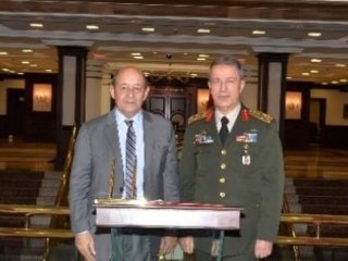 Fransa Savunma Bakanı Akar'ı Ziyaret Etti