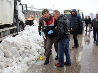 Cezaevi Önünde Karşılaştığı Hasımlarına Kurşun Yağdırdı