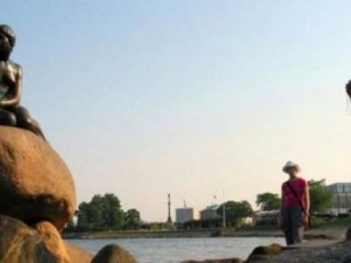 Facebook 'deniz kızı' fotoğrafına yasak getirdi