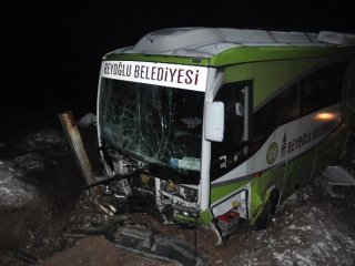 Cenaze Dönüşü Kaza: 17 Yaralı