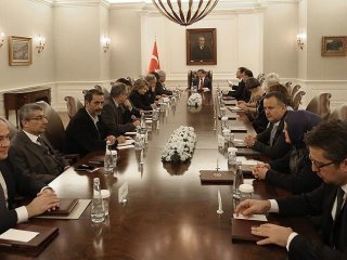 Davutoğlu Aydınlar ve STK Temsilcileriyle Görüştü