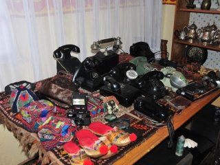 Evlerini Müzeye Çevirdiler!