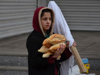 Silopi'de Polisten Vatandaşa Gıda Yardımı