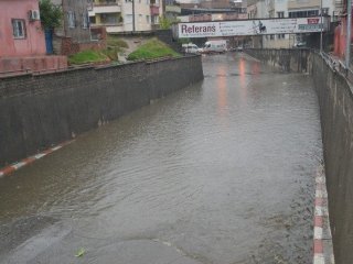 Şiddetli Yağmur Nazilli’yi Göle Çevirdi