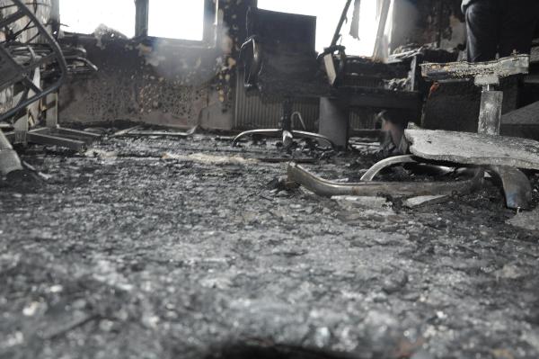 Teröristlerin Yaktığı Okul Görüntülendi