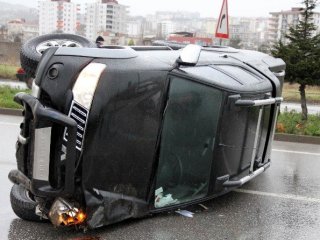 Otomobil Takla Attı: 2 Yaralı