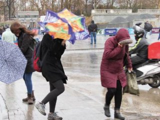 Dikkat! Geri Dönüyor