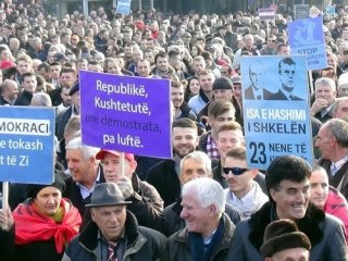 Kosova’da Tansiyon Yükseldi