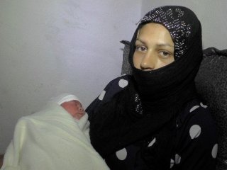 Suriyeli Aileye ‘Sevgi Bohçası’ Yardımı