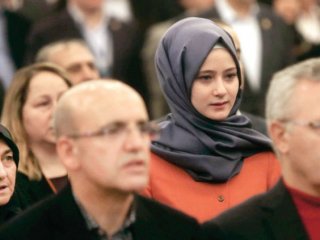 Başbakan'ın Kızı İsyan Etti!