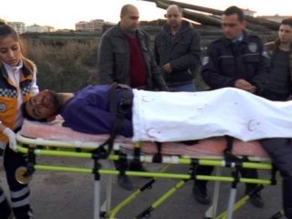 Bileğini Kesti Yere Yığıldı