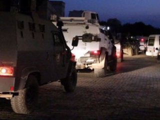 Polis aracının geçişi sırasında patlama