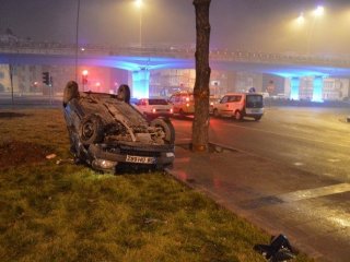 Takla Atan Otomobilden Çıkarak Kaçtılar