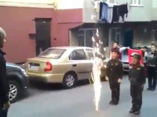 Minik Mehmetçiklerden Ağlatan Karşılama