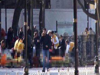 Canlı Bomba Turistlerin Arasında Patlattı