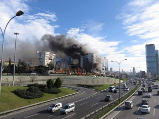 Maltepe'de Otel İnşaatında Yangın