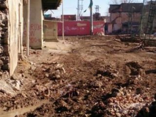 Hendeklere Gömüldüler!