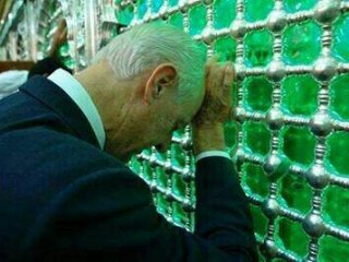 BM Temsilcisinin Tartışmalı Türbe Ziyareti