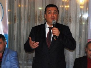 Yener Uyardı: Öpüşmeyin