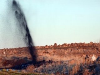 Şanlıurfa'da Tarladan Petrol Fışkırdı
