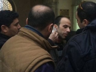 İzmir Valiliği'nin Bahçesinde Boğazını Kesti