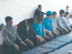 Cumhuriyet'in 19 Mayıs kutlamasında namaz haberi