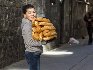 Bir Paket Sigara 10 Ekmeğe Bedel