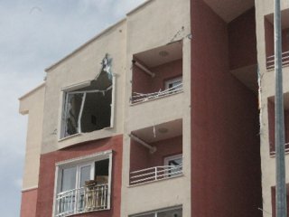 Uçan Çatı Eve Girdi