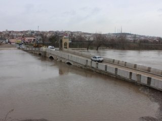 Edirne'de Sel Kapıya Dayandı