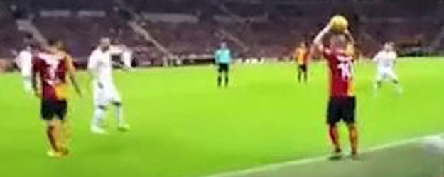 Sneijder Taraftarın Sözünü Dinledi!
