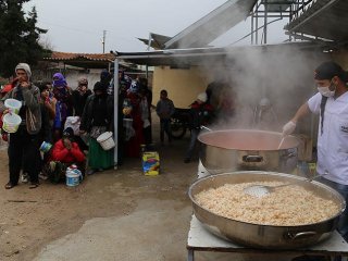 Suriyelilere Hayırsever Yemeği