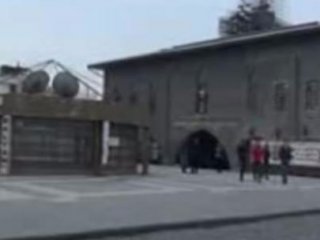 Komutan Ulu Cami'den Seslendi: Teslim Olun