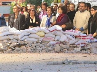 Akademide Hendeğe Düştük!