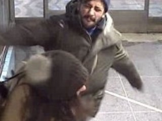 İsveç'teki Metroda Genç Kadına Böyle Saldırdılar