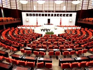 Seçim Kanunu ve Siyasi Partiler Kanunu değişiyor