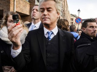 Sığınmacılara Hakaret Dolu Şov