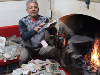 Parasını Teslim Edebileceği Eş Arıyor