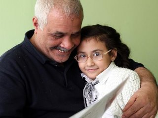 Filistinli Kızın Geç Gelen Karne Sevinci
