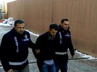 Bir Dolandırıcı Daha Yakayı Ele Verdi