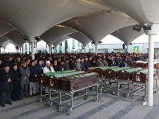 Cinnet Kurbanları Toprağa Verildi