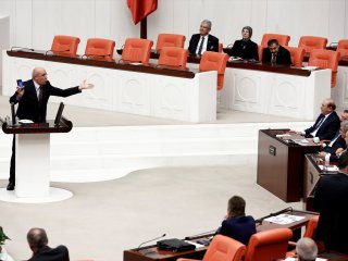 Mahmut Tanal'a üniversiteyi hatırlattı