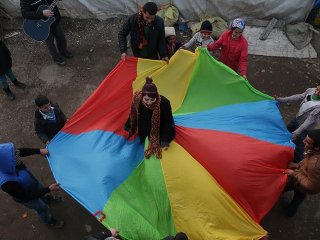 Dondurucu Soğukta Mutluluk Oyunu