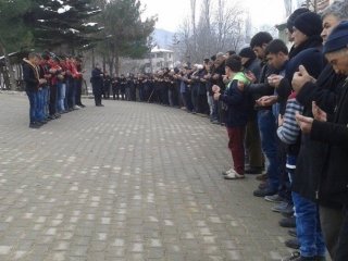 Dualarla Uğurlandılar