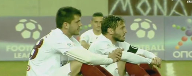 Futbolculardan Mülteciler İçin Oturma Eylemi!